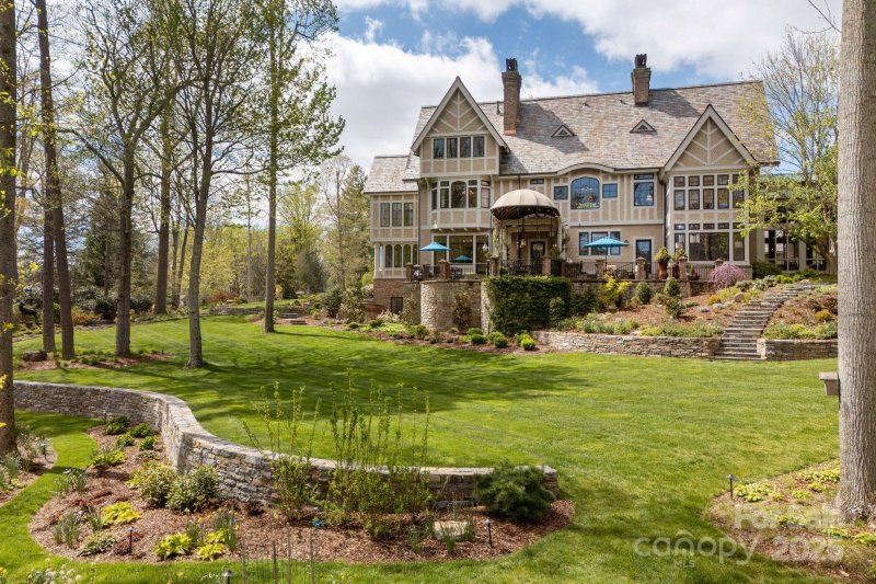 Property image 4 of 8 Fairway Place in Biltmore Forest, Asheville, NC 28803