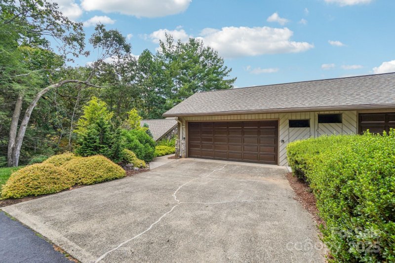 Property image 3 of 601 Timber Lane in The Timbers, Asheville, NC 28804