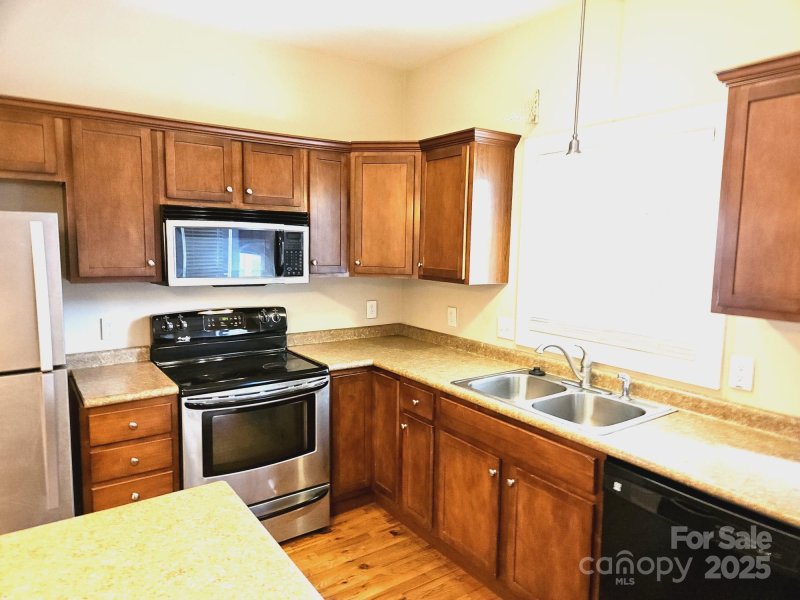 Property image 5 of 17 Lamar Avenue in Biltmore Terrace, Asheville, NC 28803