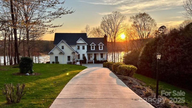 Property image 2 at 272 Harbor Ridge Drive, Statesville, NC 28677