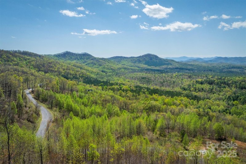 Property image 2 of 183 Woodgate Trail in Grandview Peaks, Nebo, NC 28761