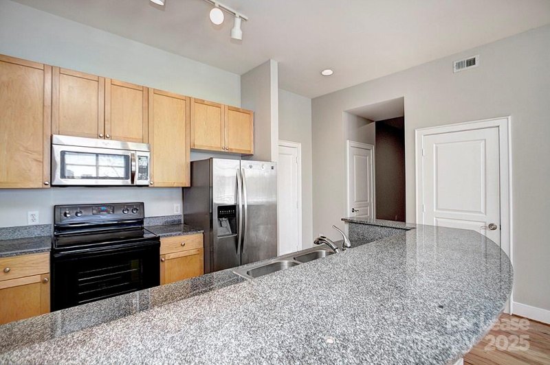 Property image 5 at 115 E Park Avenue, Charlotte, NC 28203