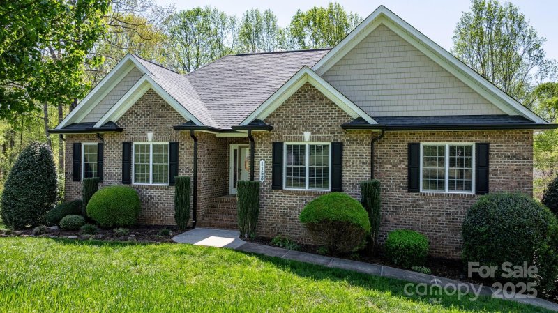 Property image 2 at 1158 Waterford Drive, Hickory, NC 28602
