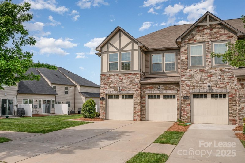 Property image 2 at 5725 Lachlan Hill Lane, Charlotte, NC 28278