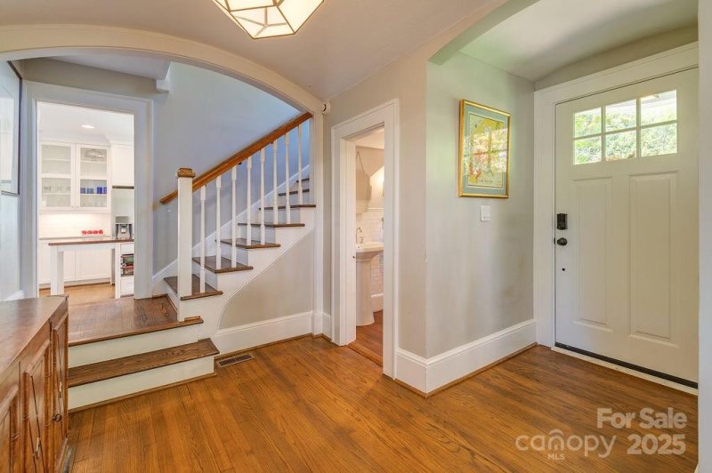 Property image 3 at 6 N Kensington Road, Asheville, NC 28804