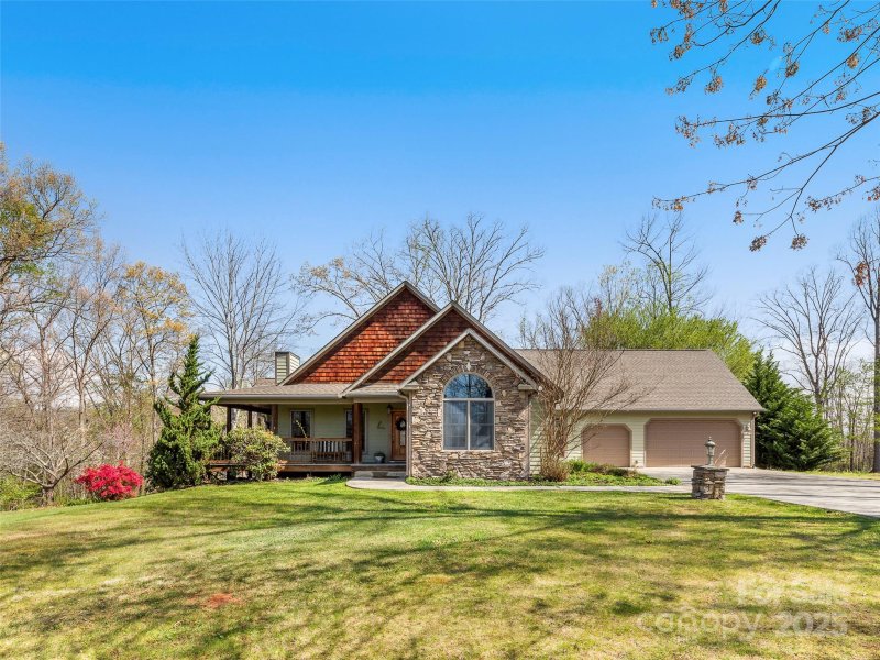 Property image 2 of 303 E Forest Place in Justice Ridge Estates, Candler, NC 28715