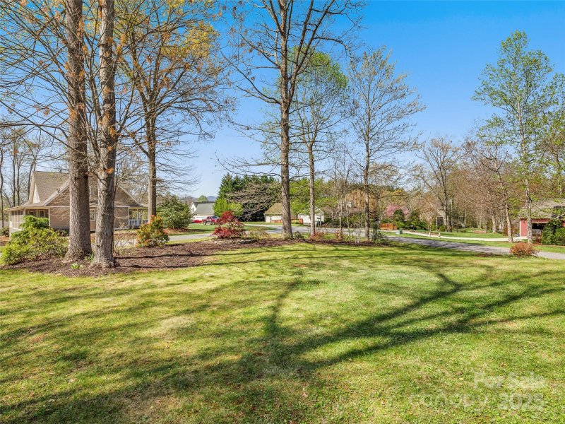 Property image 5 of 303 E Forest Place in Justice Ridge Estates, Candler, NC 28715