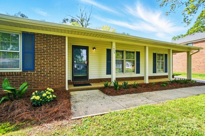 Property image 3 at 1423 Mcilroy Road, Charlotte, NC 28212