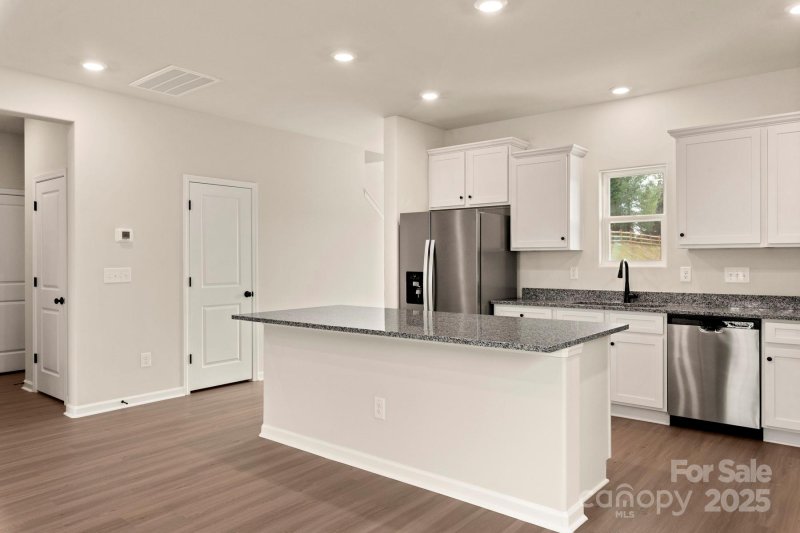 Property image 2 of 7011 Jerimoth Drive in Ascot Woods, Charlotte, NC 28215