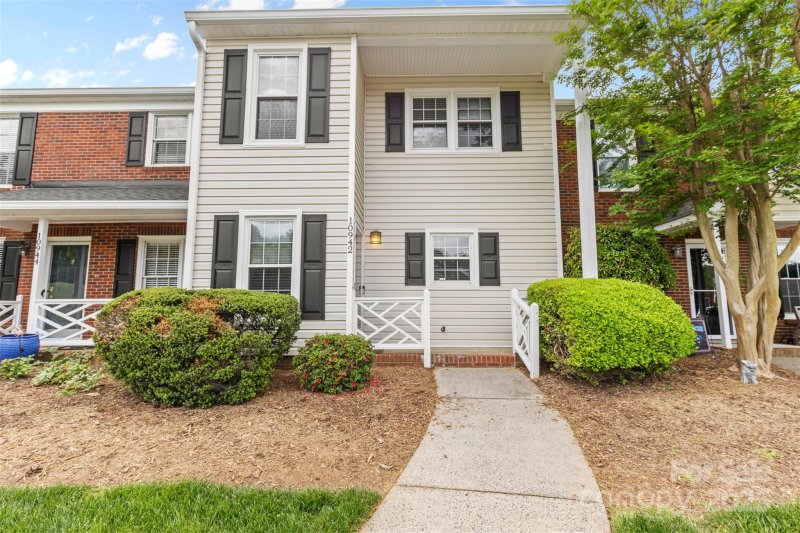 Property image 2 of 10942 Winterbourne Court in Kensington At Raintree, Charlotte, NC 28277