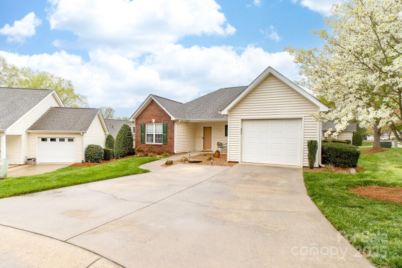 Property image 2 at 131 Ashwood Lane, Mooresville, NC 28117