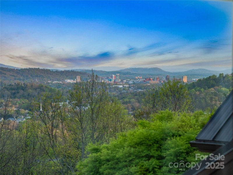 Property image 3 of 10 Beaverbrook Court in Sherwood Heights, Asheville, NC 28804