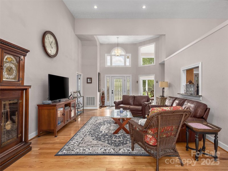 Property image 5 of 907 Rickel Drive in Wilson Farm, Hendersonville, NC 28739