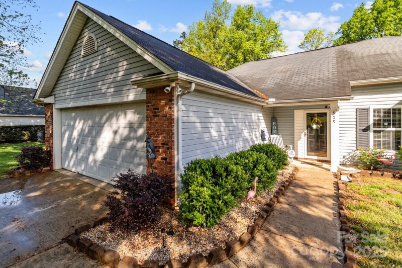 Property image 3 at 909 Jordans Pond Lane, Charlotte, NC 28214