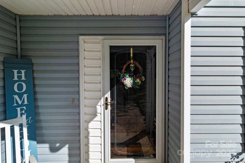 Property image 4 at 909 Jordans Pond Lane, Charlotte, NC 28214