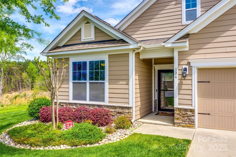 Property image 2 at 124 Rosebay Drive, Mooresville, NC 28117