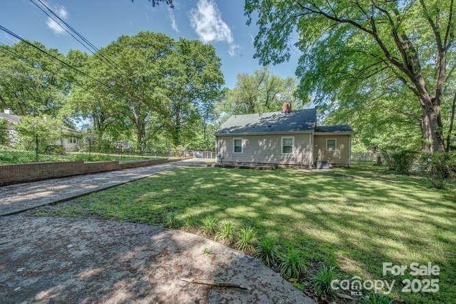 Property image 3 of 1308 Lineberger Avenue in Hillcrest, Gastonia, NC 28052