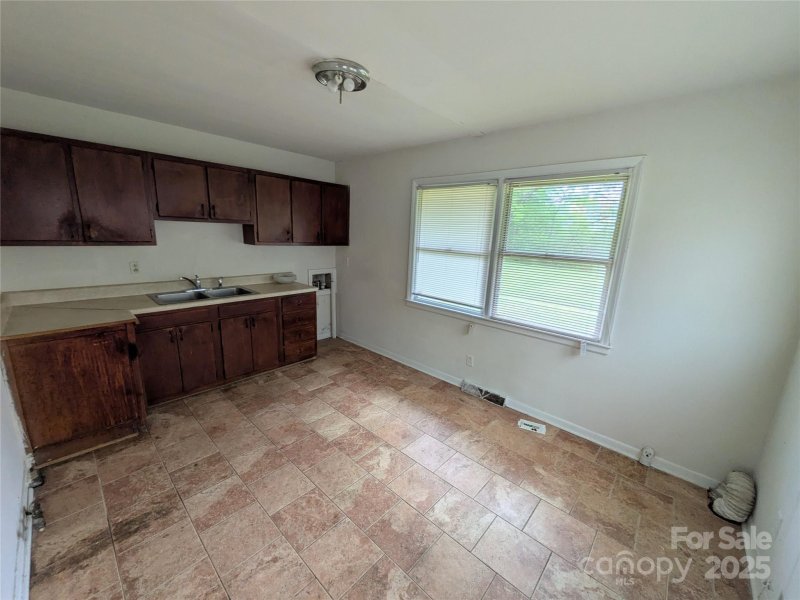 Property image 4 at 2308 English Drive, Charlotte, NC 28216