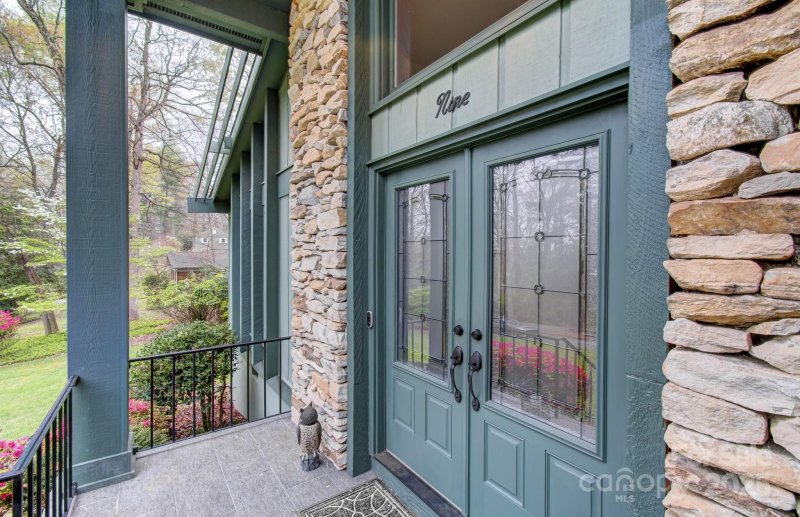 Property image 2 at 9 Chippewa Lane, Hendersonville, NC 28791