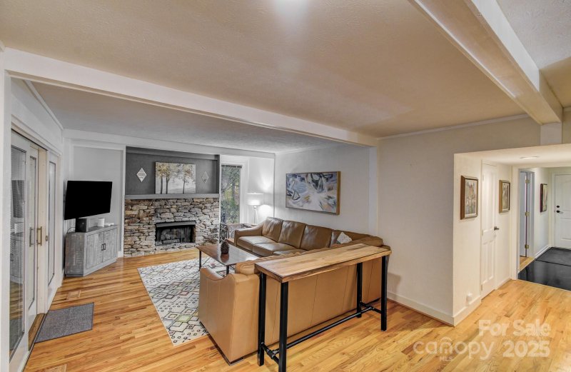 Property image 4 at 9 Chippewa Lane, Hendersonville, NC 28791