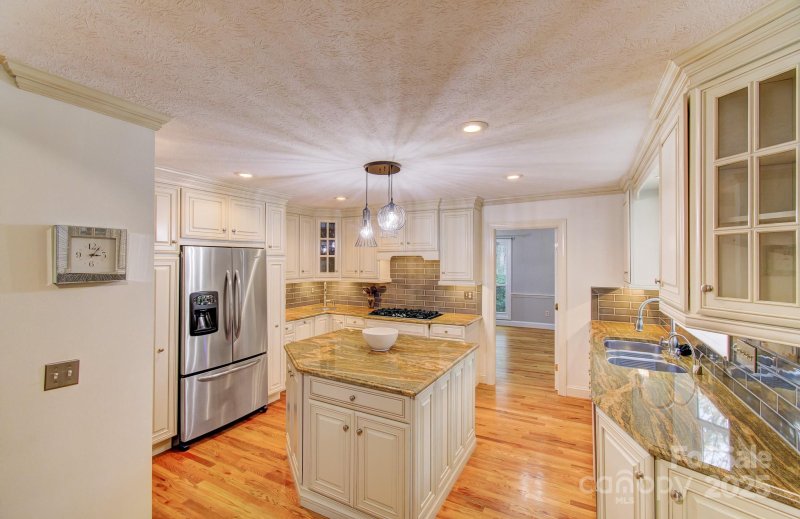 Property image 5 at 9 Chippewa Lane, Hendersonville, NC 28791