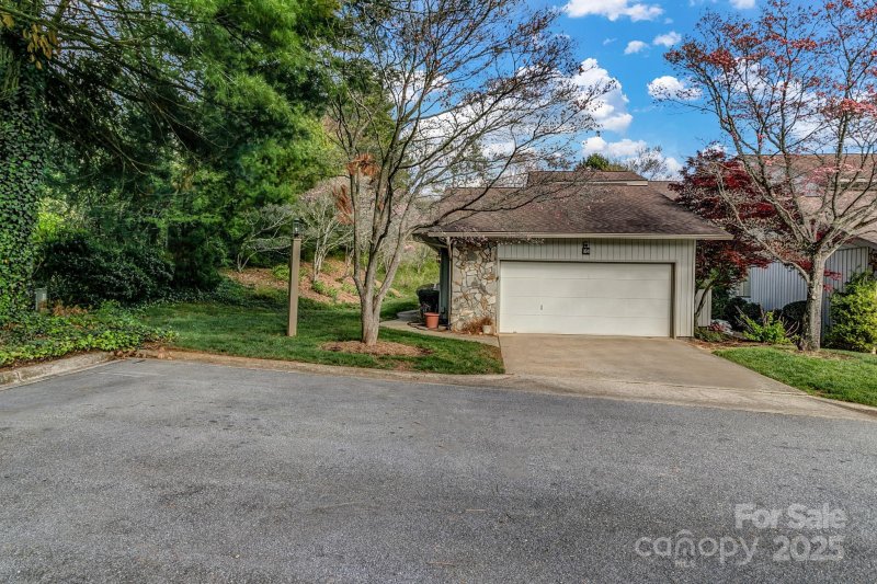 Property image 4 at 104 Parkway Court, Asheville, NC 28803