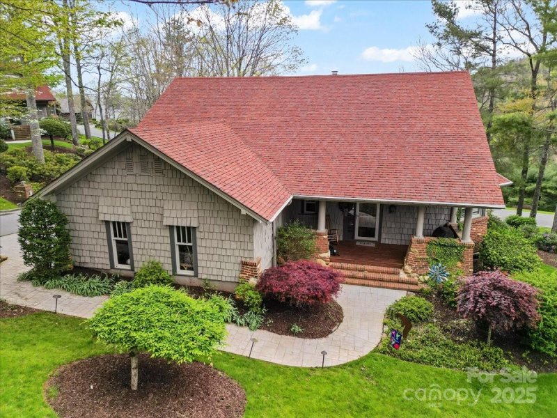 Property image 3 at 28 Lacoste Drive, Hendersonville, NC 28739