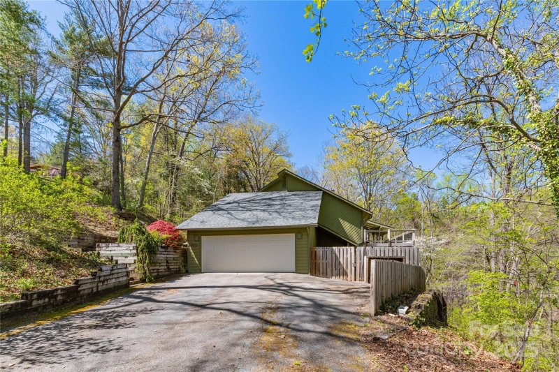 Property image 5 of 22 Robinhood Road in Sherwood Heights, Asheville, NC 28804