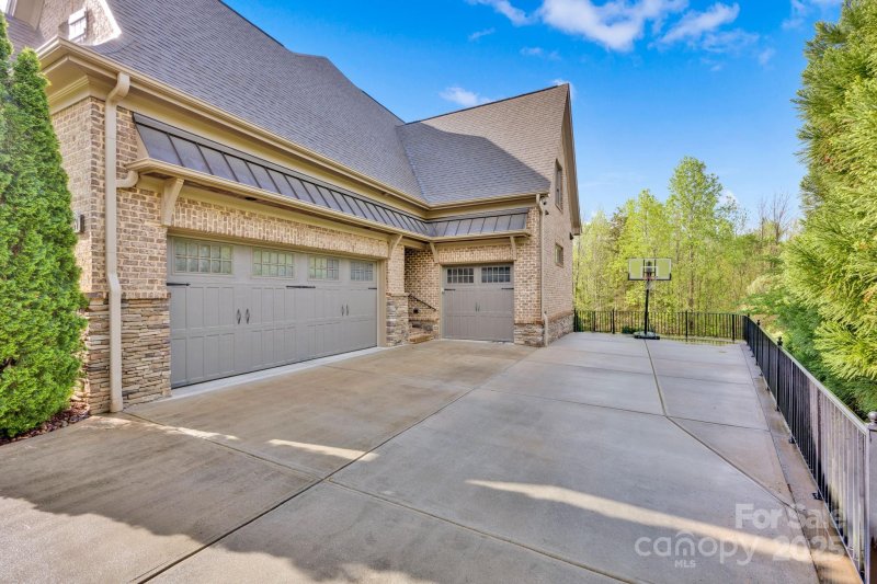 Property image 4 at 17909 Golden Meadow Court, Davidson, NC 28036