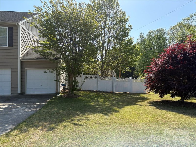 Property image 3 at 1104 Valley Street, Statesville, NC 28677