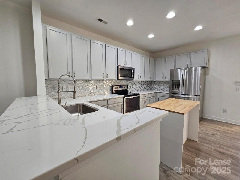 Property image 4 at 1095 Market Street, Fort Mill, SC 29708