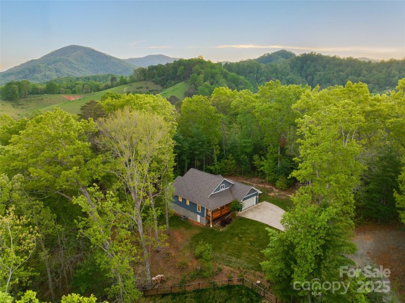 Property image 5 at 8 Clover Ridge Lane, Leicester, NC 28748