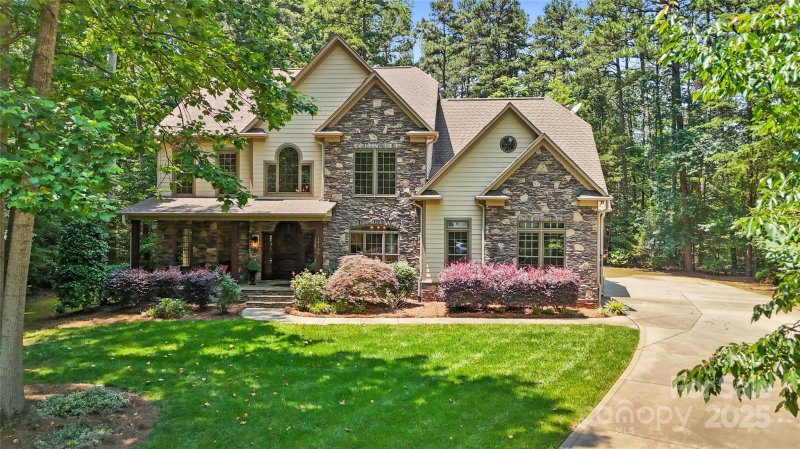 Lea Woods, Huntersville Community