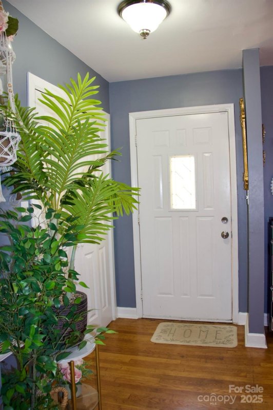 Property image 3 of 920 Squirrel Hill Road in Hidden Valley Estates, Charlotte, NC 28213