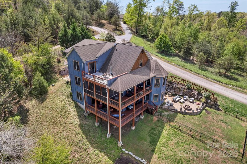 Property image 5 of 334 Willow Top Lane in Vista At Bills Mountain, Lake Lure, NC 28746