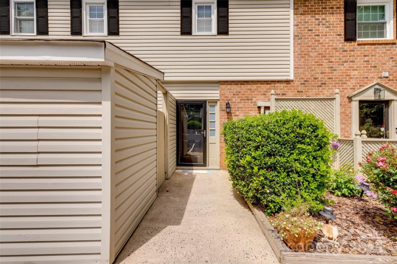 Property image 2 at 5901 Quail Hollow Road, Charlotte, NC 28210