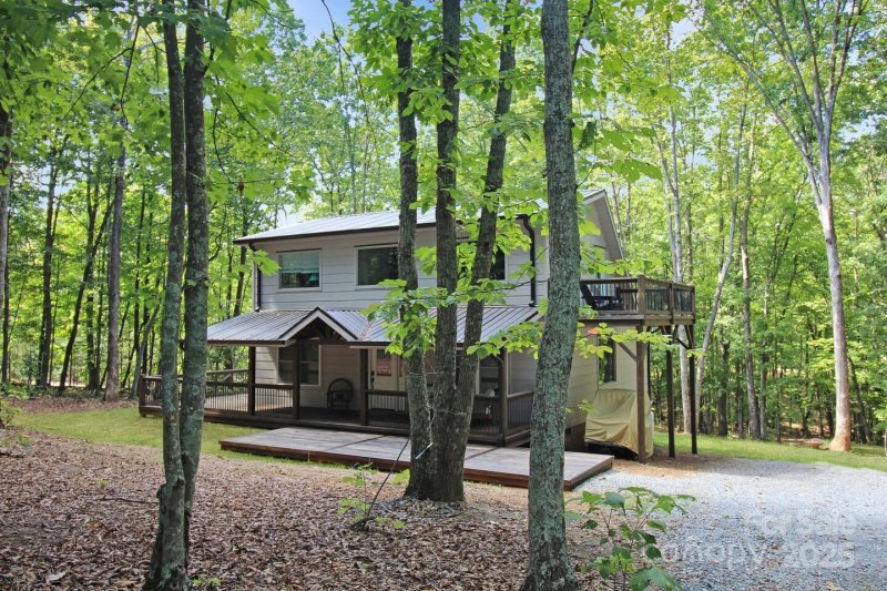 Property image 2 of 25 Briar Ridge Lane in Grandview Peaks, Nebo, NC 28761