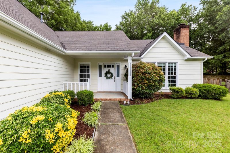 Property image 3 of 13324 Kintyre Court in The Heathers, Matthews, NC 28105