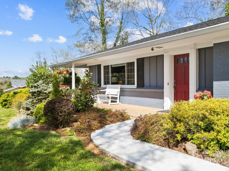 Property image 3 at 29 E Fox Chase Road, Asheville, NC 28804