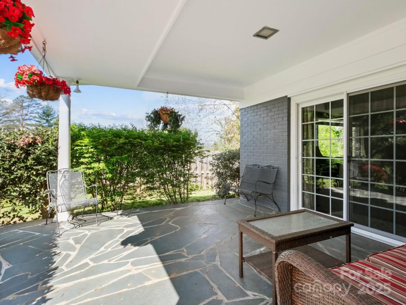 Property image 4 at 29 E Fox Chase Road, Asheville, NC 28804