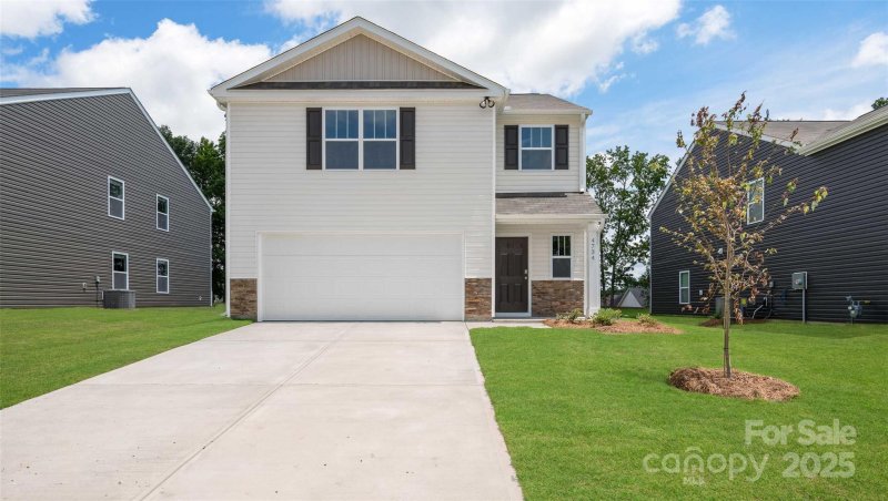 Property image 2 at 1005 20th Avenue Loop, Hickory, NC 28602