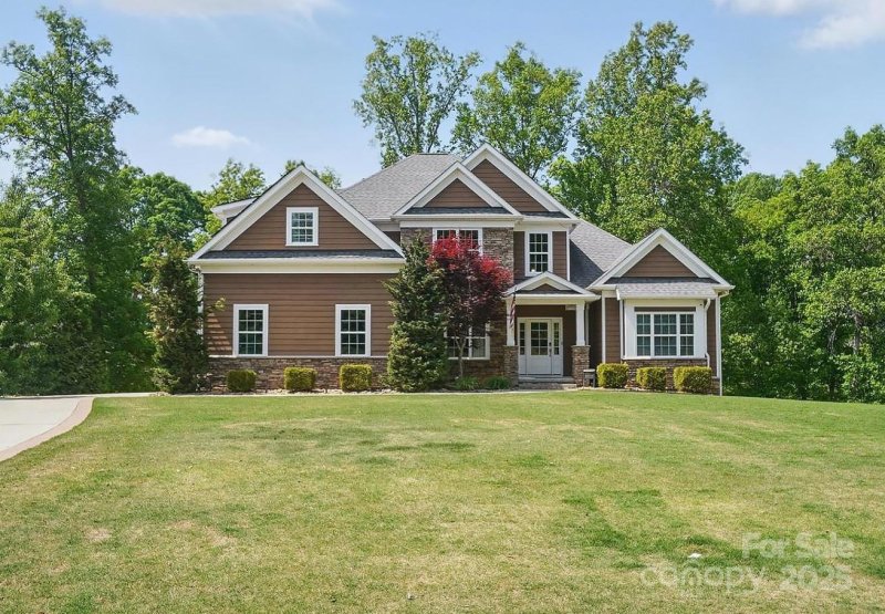 Property image 2 at 2501 Mt Isle Harbor Drive, Charlotte, NC 28214