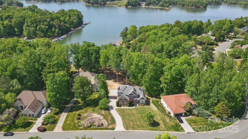 Property image 5 at 2501 Mt Isle Harbor Drive, Charlotte, NC 28214