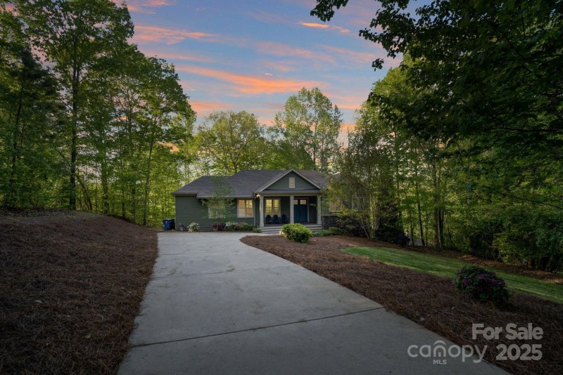 Property image 2 at 8086 Summit Ridge Drive, Catawba, NC 28609
