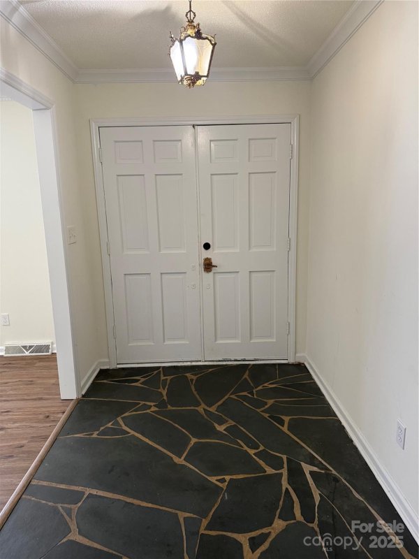 Property image 3 of 629 Belmorrow Drive in Coulwood, Charlotte, NC 28214