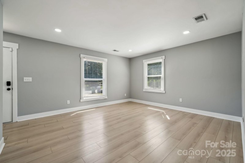 Property image 3 at 500 Dedmon Drive, Charlotte, NC 28216