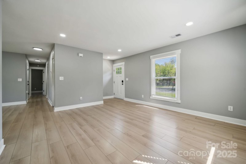 Property image 4 at 500 Dedmon Drive, Charlotte, NC 28216