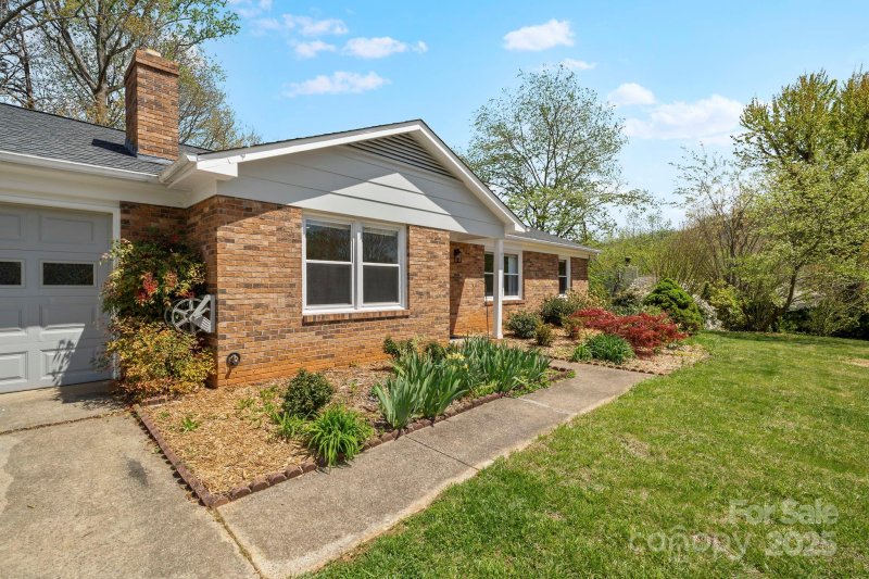 Property image 3 at 29 Knoll Ridge Drive, Asheville, NC 28804