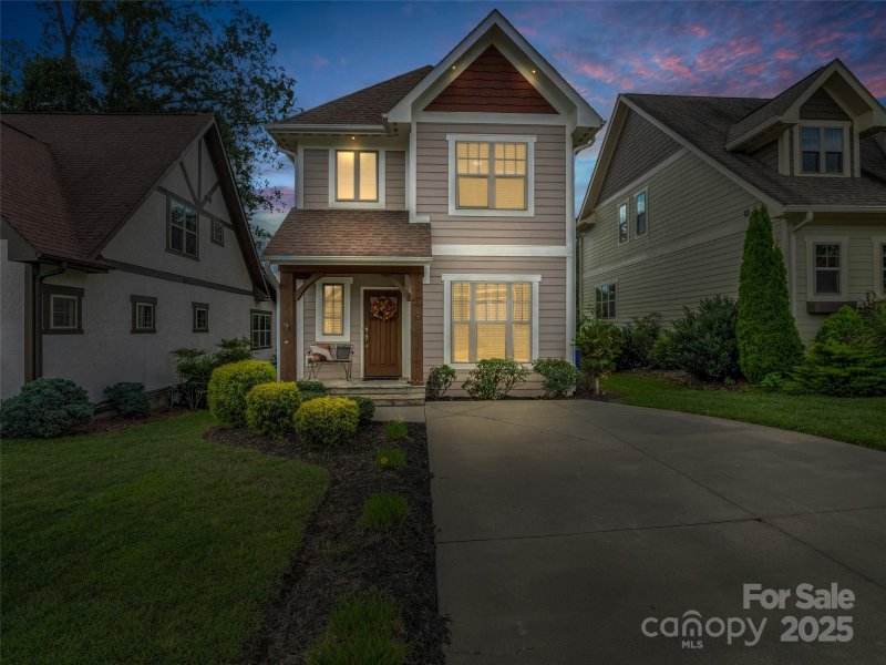 Property image 2 of 19 Tudor Way in Tudor Croft, Black Mountain, NC 28711