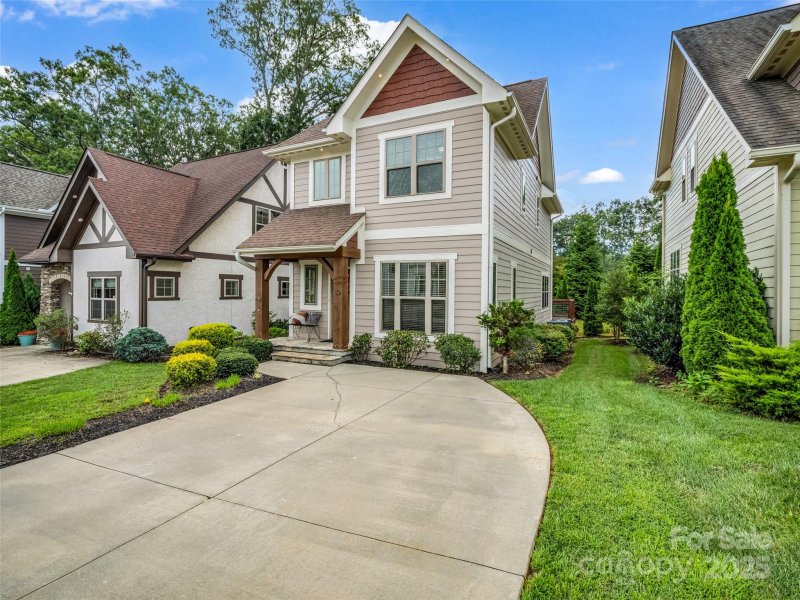 Property image 3 of 19 Tudor Way in Tudor Croft, Black Mountain, NC 28711